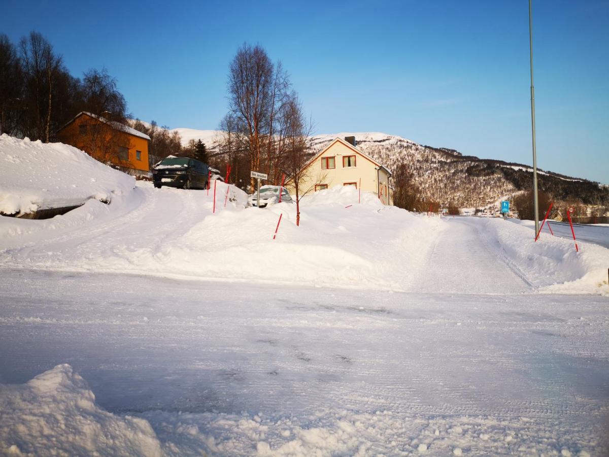 Lyngen, Mackay Appartment, Lyngen Lyngseidet Exterior foto