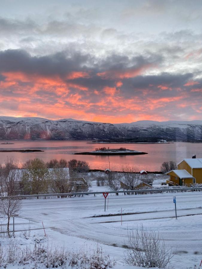 Lyngen, Mackay Appartment, Lyngen Lyngseidet Exterior foto